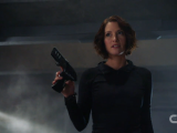 Supergirl-211-alex-and-her-gun-640x360.png